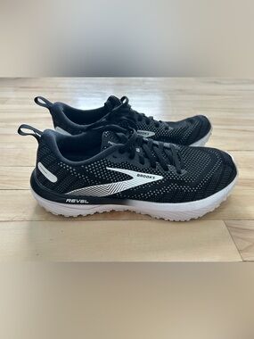 Brooks Revel 6 Women’s Running Shoes Size 8.5 Black White Athletic Sneakers